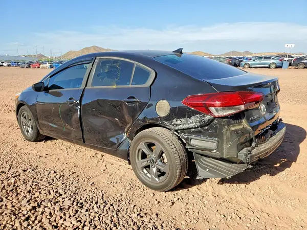 3KPFK4A73JE202251 2018 KIA FORTE - Image 2