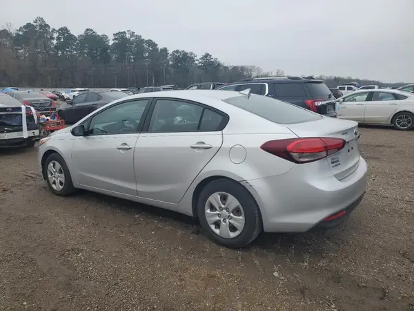 3KPFK4A73JE203822 2018 KIA FORTE - Image 2