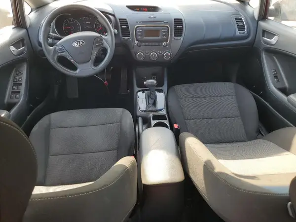 3KPFK4A73JE204307 2018 KIA FORTE - Image 8