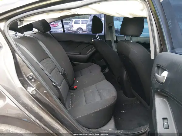 3KPFK4A73JE205778 2018 KIA FORTE - Image 8