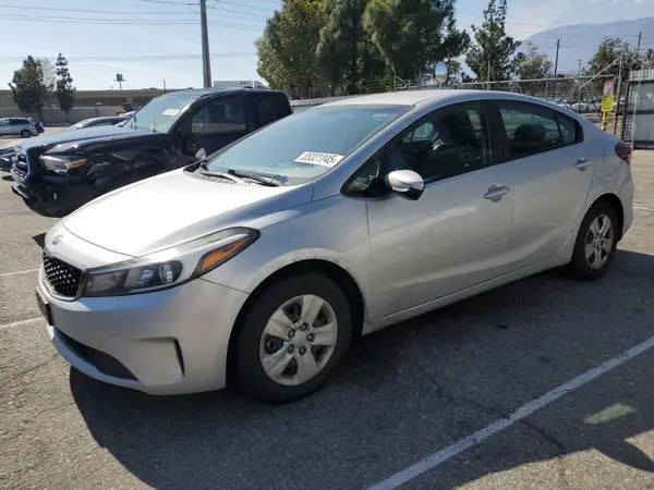 3KPFK4A73JE209040 2018 KIA FORTE - Image 1