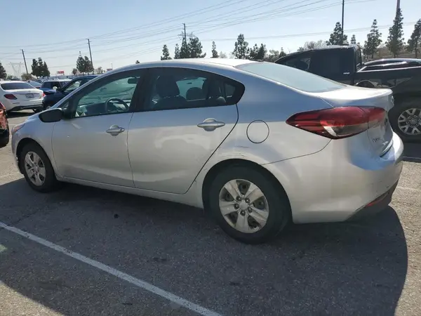 3KPFK4A73JE209040 2018 KIA FORTE - Image 2