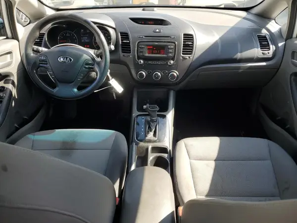 3KPFK4A73JE209040 2018 KIA FORTE - Image 8