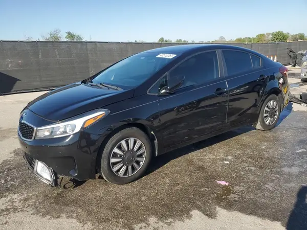 3KPFK4A73JE210169 2018 KIA FORTE - Image 1