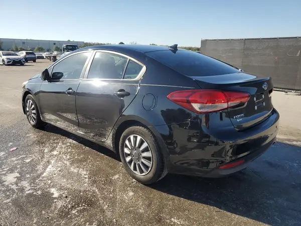 3KPFK4A73JE210169 2018 KIA FORTE - Image 2