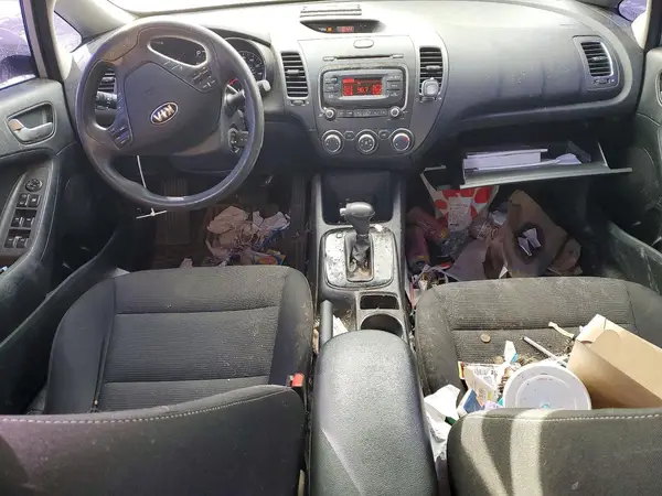 3KPFK4A73JE211340 2018 KIA FORTE - Image 8