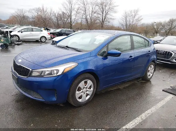3KPFK4A73JE213086 2018 KIA FORTE - Image 2