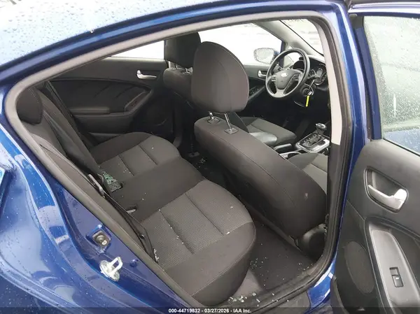 3KPFK4A73JE213086 2018 KIA FORTE - Image 8