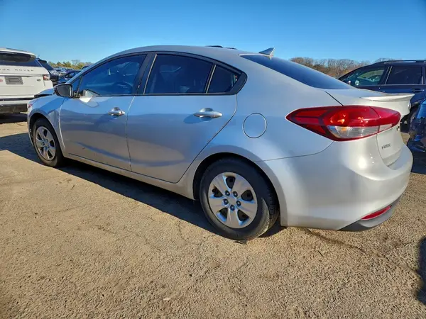 3KPFK4A73JE213346 2018 KIA FORTE - Image 2