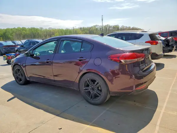 3KPFK4A73JE215386 2018 KIA FORTE - Image 2