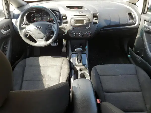 3KPFK4A73JE217798 2018 KIA FORTE - Image 8