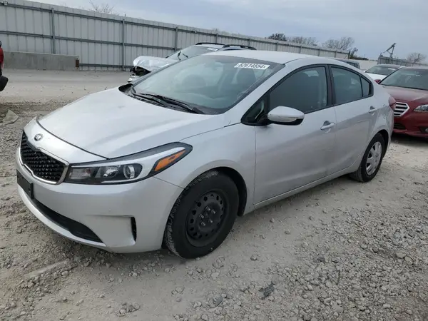 3KPFK4A73JE218630 2018 KIA FORTE - Image 1