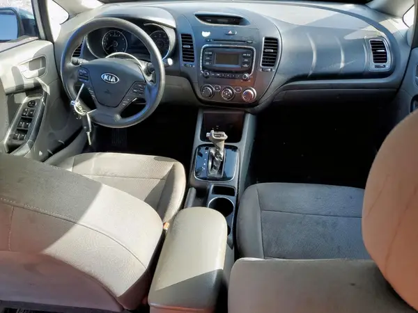 3KPFK4A73JE218806 2018 KIA FORTE - Image 8