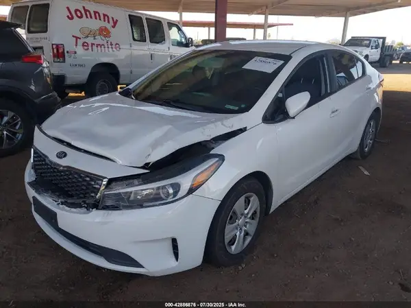 3KPFK4A73JE220295 2018 KIA FORTE - Image 2