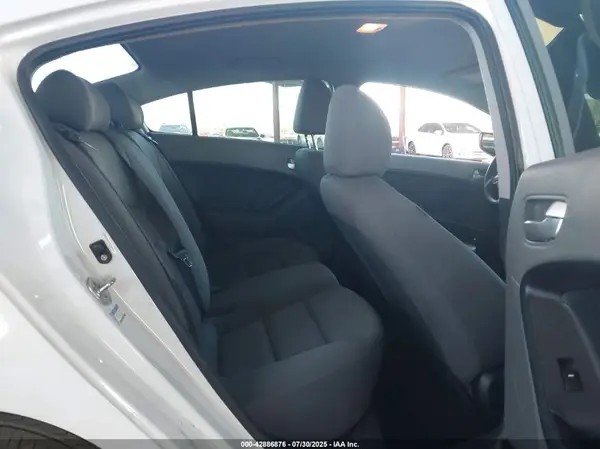 3KPFK4A73JE220295 2018 KIA FORTE - Image 8