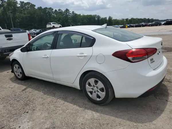 3KPFK4A73JE221141 2018 KIA FORTE - Image 2