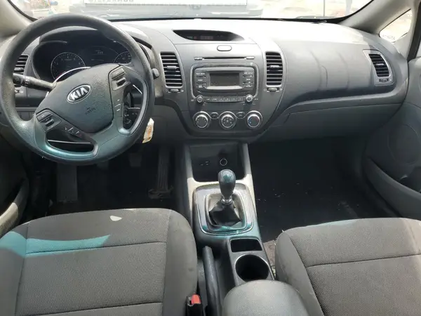 3KPFK4A73JE221141 2018 KIA FORTE - Image 8