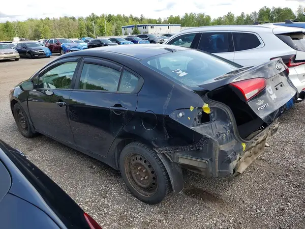 3KPFK4A73JE221267 2018 KIA FORTE - Image 2