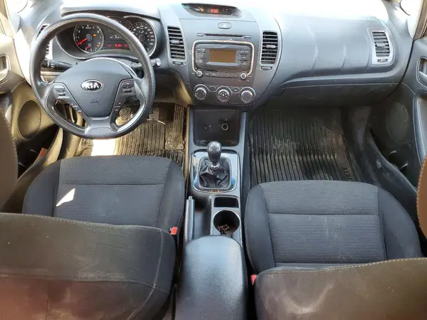 3KPFK4A73JE221267 2018 KIA FORTE - Image 8