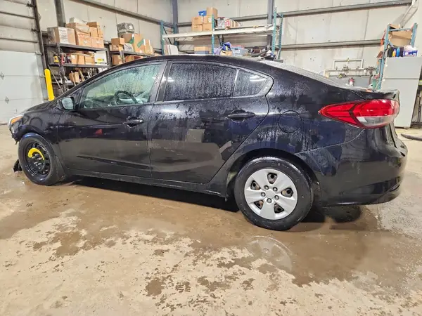 3KPFK4A73JE221317 2018 KIA FORTE - Image 2
