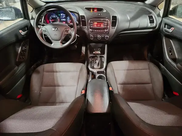 3KPFK4A73JE221317 2018 KIA FORTE - Image 8