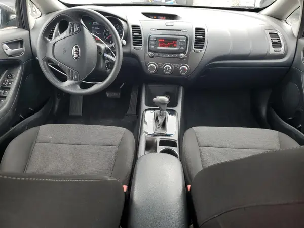 3KPFK4A73JE221527 2018 KIA FORTE - Image 8
