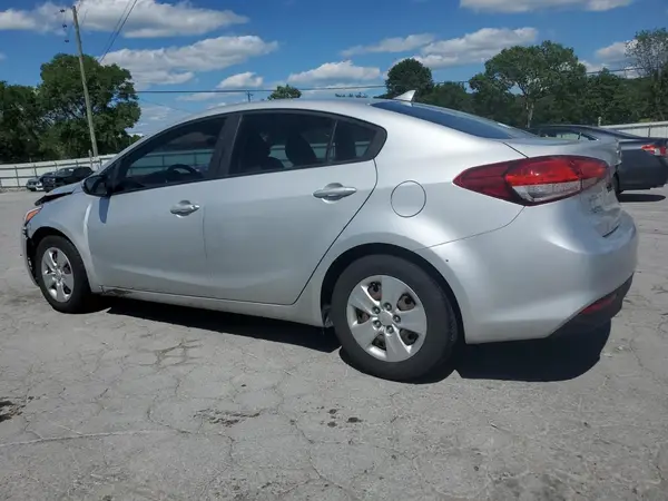 3KPFK4A73JE227618 2018 KIA FORTE - Image 2