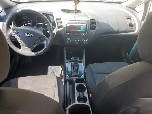 3KPFK4A73JE227618 2018 KIA FORTE - Image 8