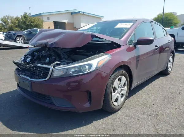 3KPFK4A73JE227800 2018 KIA FORTE - Image 2