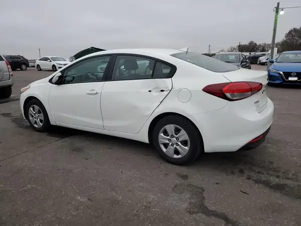 3KPFK4A73JE229594 2018 KIA FORTE - Image 2