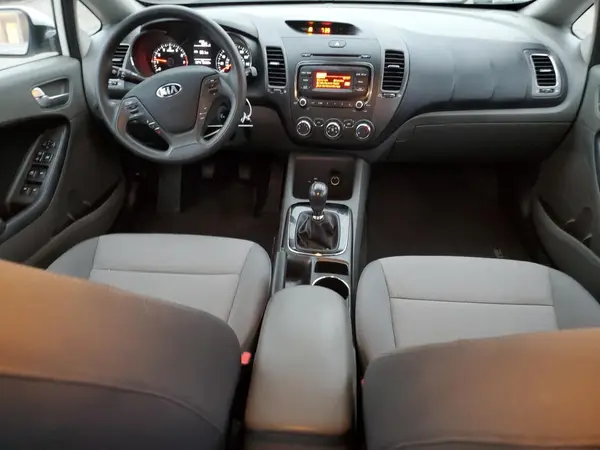 3KPFK4A73JE229594 2018 KIA FORTE - Image 8
