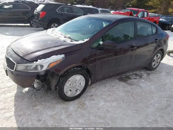 3KPFK4A73JE232284 2018 KIA FORTE - Image 2