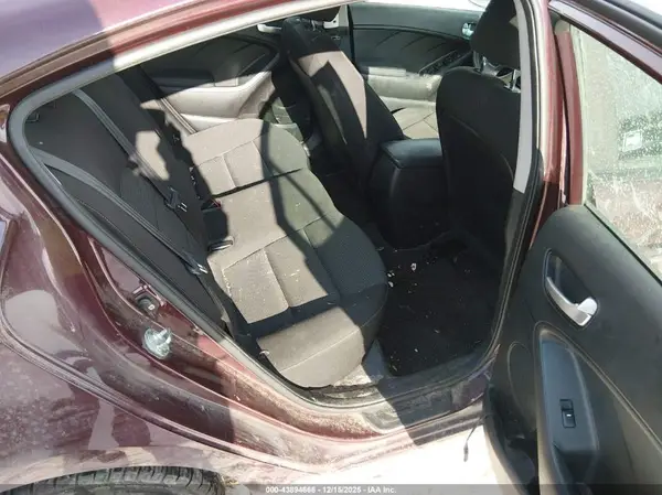 3KPFK4A73JE232284 2018 KIA FORTE - Image 8