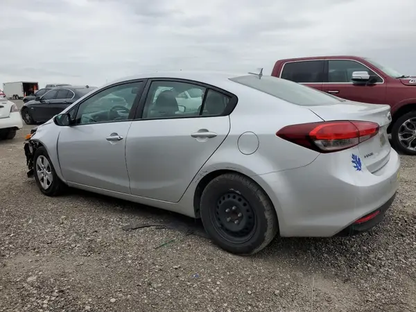 3KPFK4A73JE234262 2018 KIA FORTE - Image 2