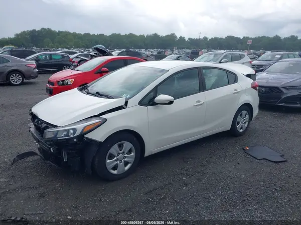 3KPFK4A73JE234505 2018 KIA FORTE - Image 2