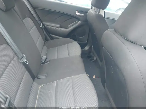 3KPFK4A73JE234505 2018 KIA FORTE - Image 8