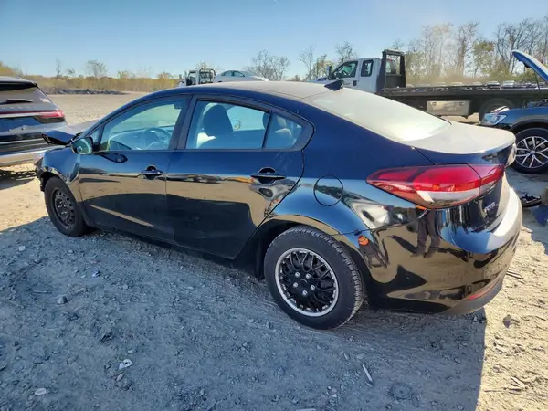 3KPFK4A73JE235699 2018 KIA FORTE - Image 2