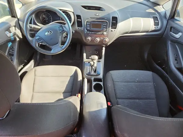 3KPFK4A73JE235699 2018 KIA FORTE - Image 8