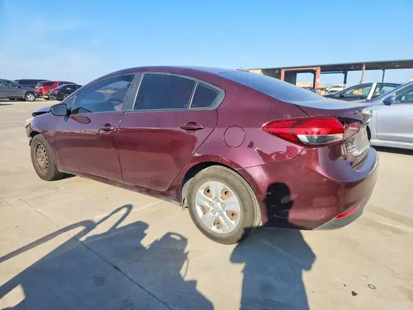 3KPFK4A73JE236237 2018 KIA FORTE - Image 2