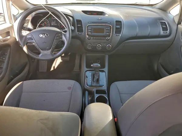 3KPFK4A73JE236268 2018 KIA FORTE - Image 8
