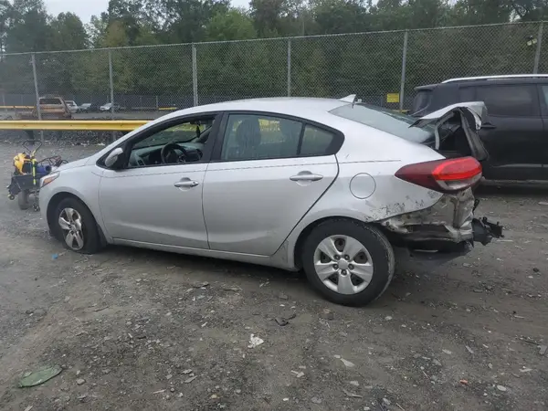3KPFK4A73JE236836 2018 KIA FORTE - Image 2