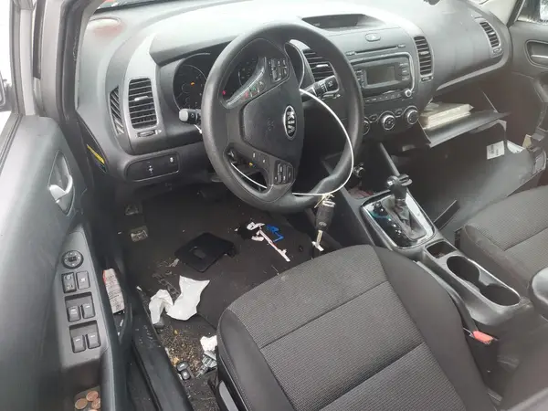 3KPFK4A73JE236836 2018 KIA FORTE - Image 8