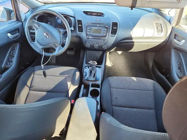 3KPFK4A73JE237016 2018 KIA FORTE - Image 8