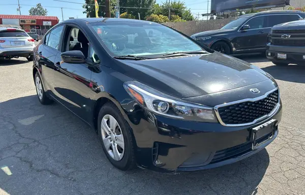 3KPFK4A73JE240045 2018 KIA FORTE - Image 1