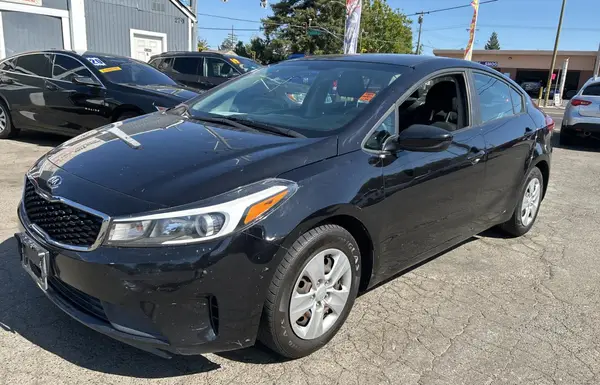 3KPFK4A73JE240045 2018 KIA FORTE - Image 2