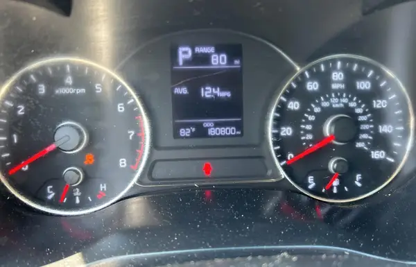 3KPFK4A73JE240045 2018 KIA FORTE - Image 8