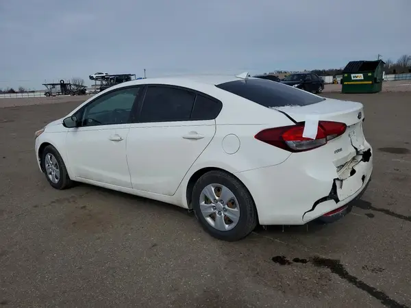 3KPFK4A73JE240174 2018 KIA FORTE - Image 2