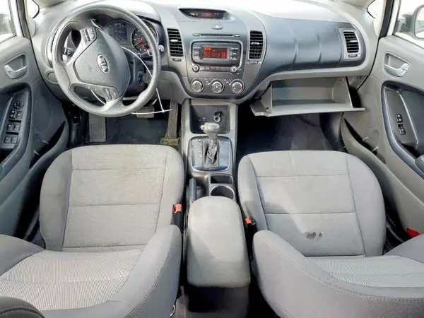 3KPFK4A73JE240174 2018 KIA FORTE - Image 8