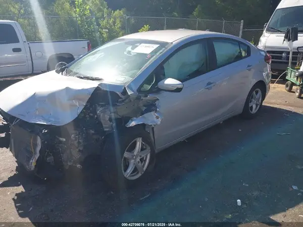 3KPFK4A73JE240496 2018 KIA FORTE - Image 2