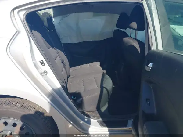3KPFK4A73JE240496 2018 KIA FORTE - Image 8